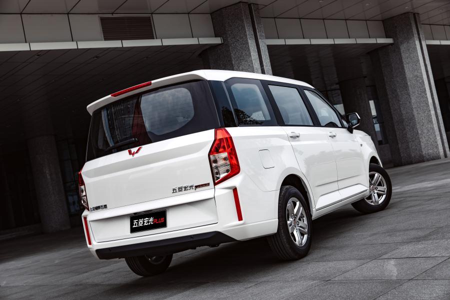  WuLing Hongguang Plus 2019 года  (фото 24 из 49)